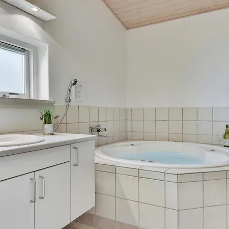 Nice Home In Faaborg With Kitchen