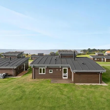 93 With Hot Tub Faaborg