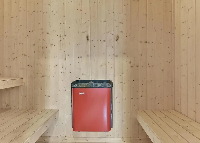 93 With Hot Tub Fåborg