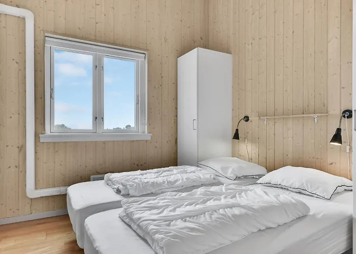 93 With Hot Tub Fåborg